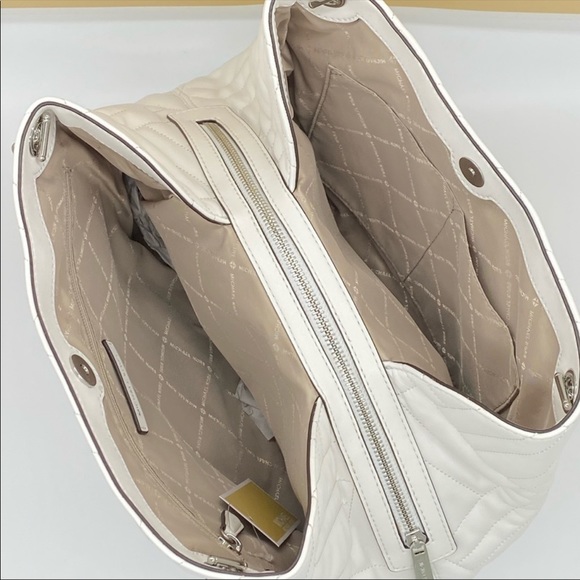 MICHAEL KORS PEYTON LARGE CHAIN SHOULDER TOTE
NWT - Picture 14 of 16